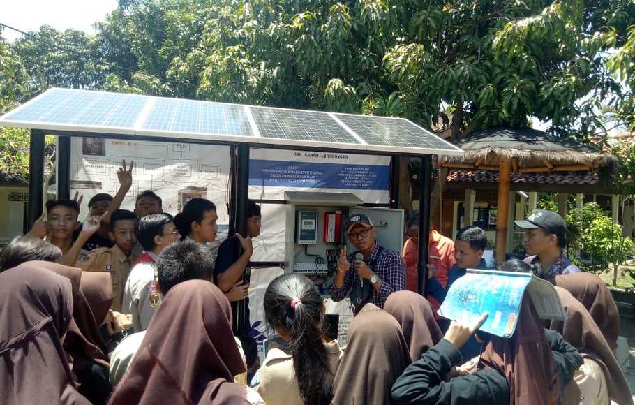 PERANCANGAN PEMBANGKIT LISTRIK TENAGA SURYA (PLTS) BERBASIS HOMER DI SMA NEGERI 6 SURAKARTA SEBAGAI SEKOLAH HEMAT ENERGI DAN RAMAH LINGKUNGAN